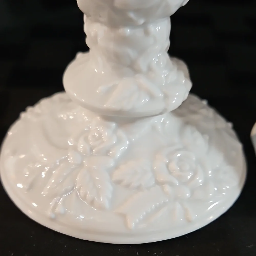 Elegant Porcelain Ceramic Decorative Bud Vase/Candle Holder, Epergne